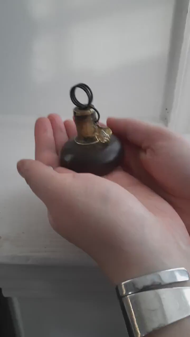 Antique doorknob photo holder - bronze/lavender